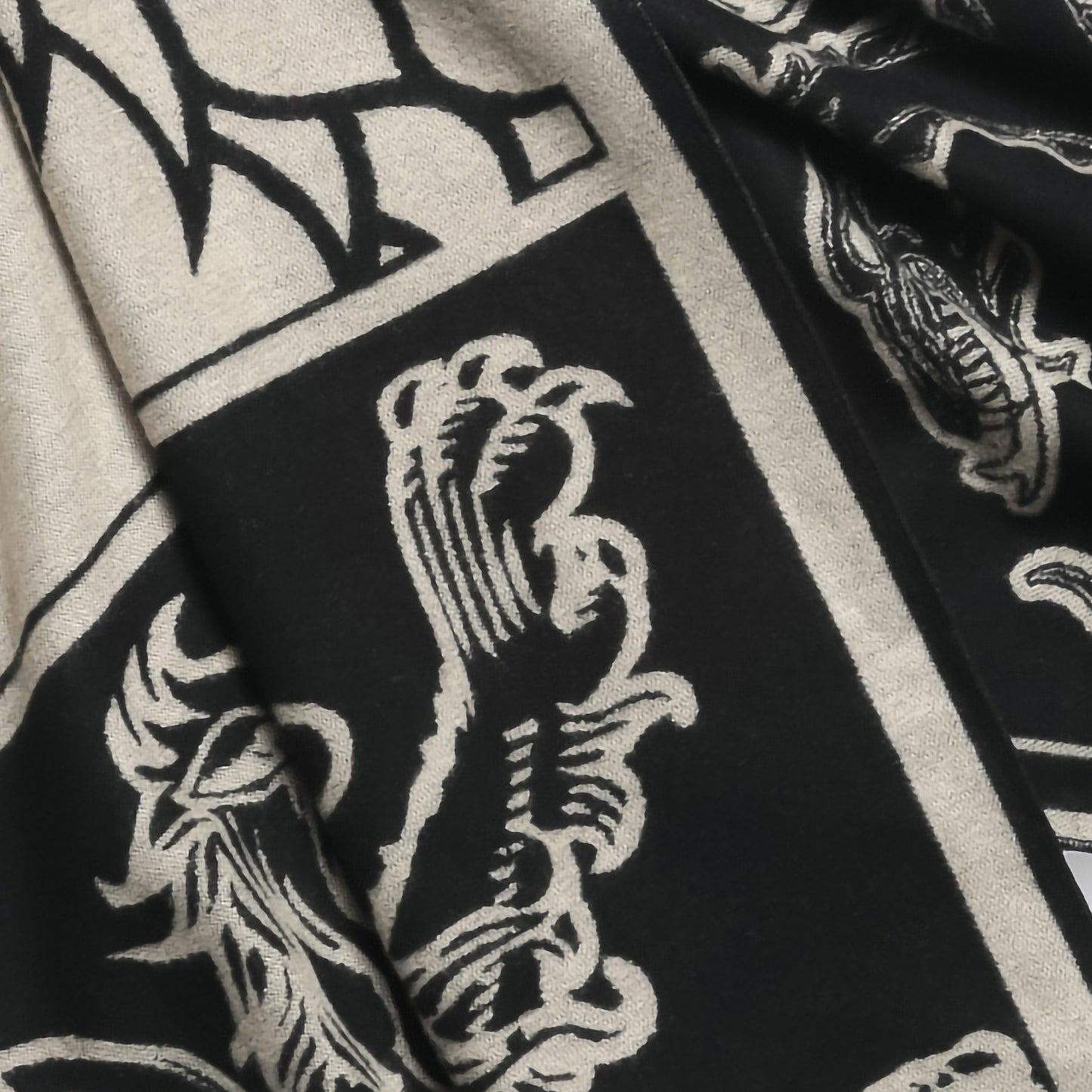 House Sigils - White/Black Woollen Scarf